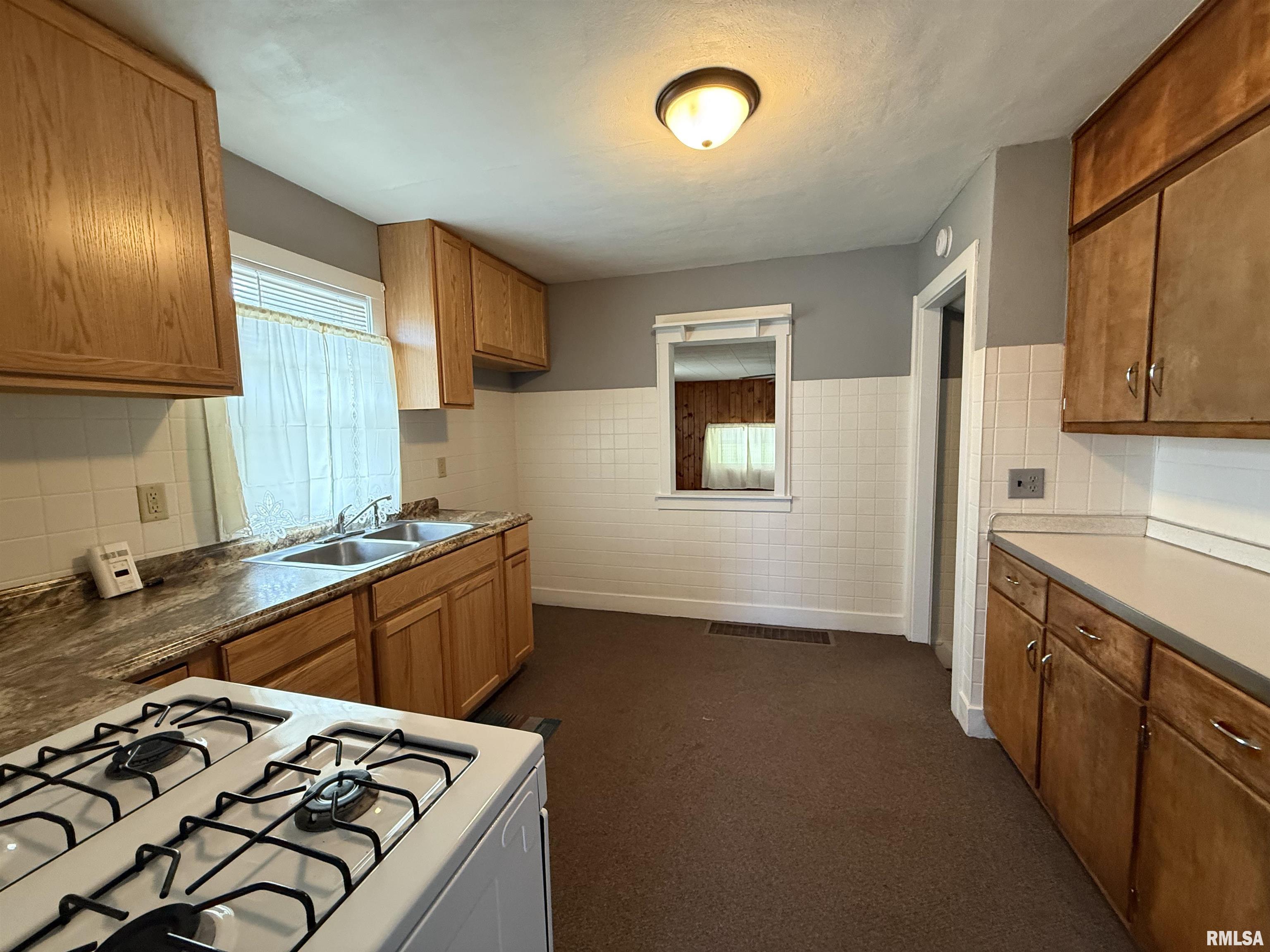 1478 East Chestnut Street Canton, IL 61520 - Photo 14 of 35