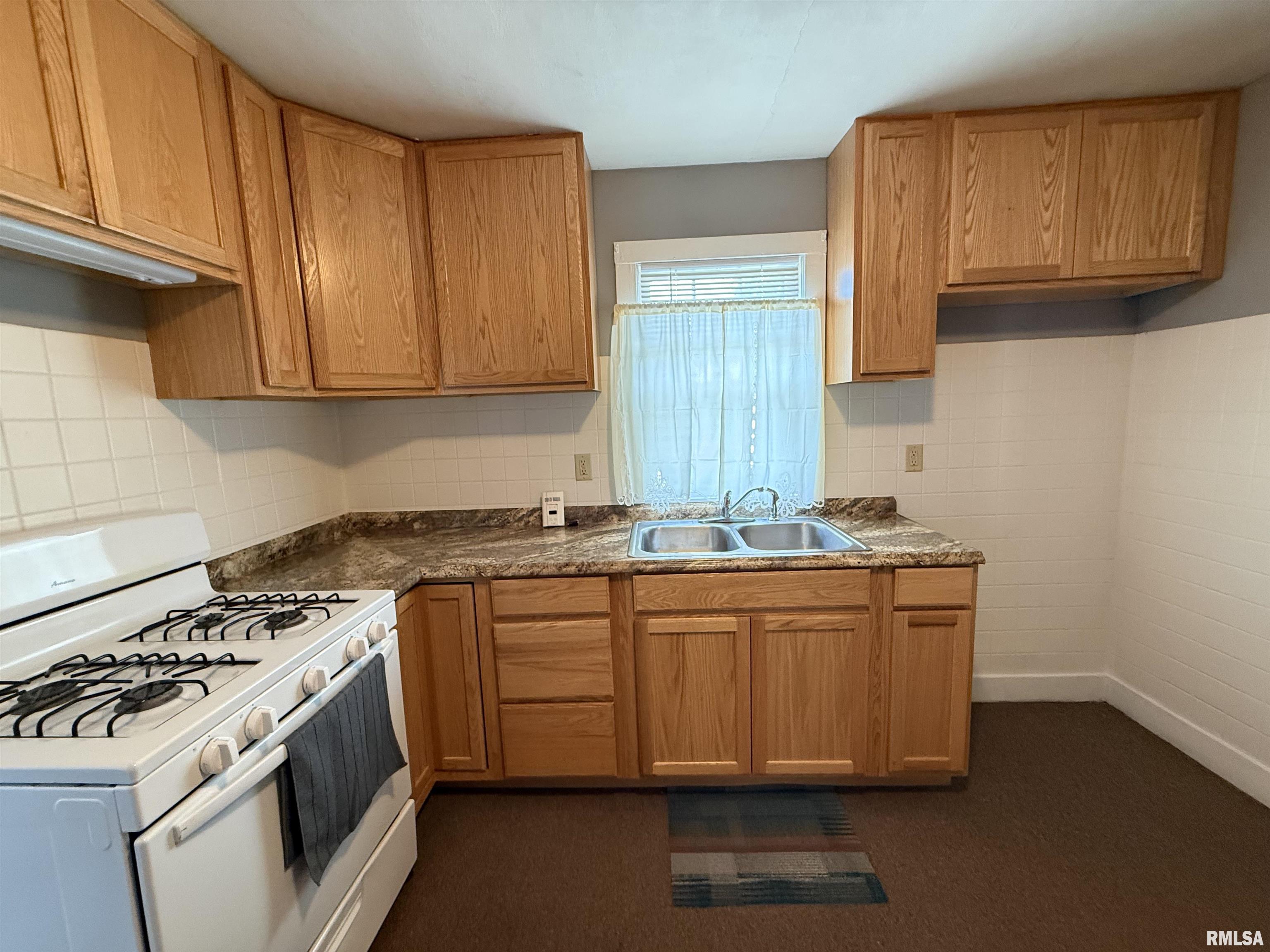 1478 East Chestnut Street Canton, IL 61520 - Photo 16 of 35