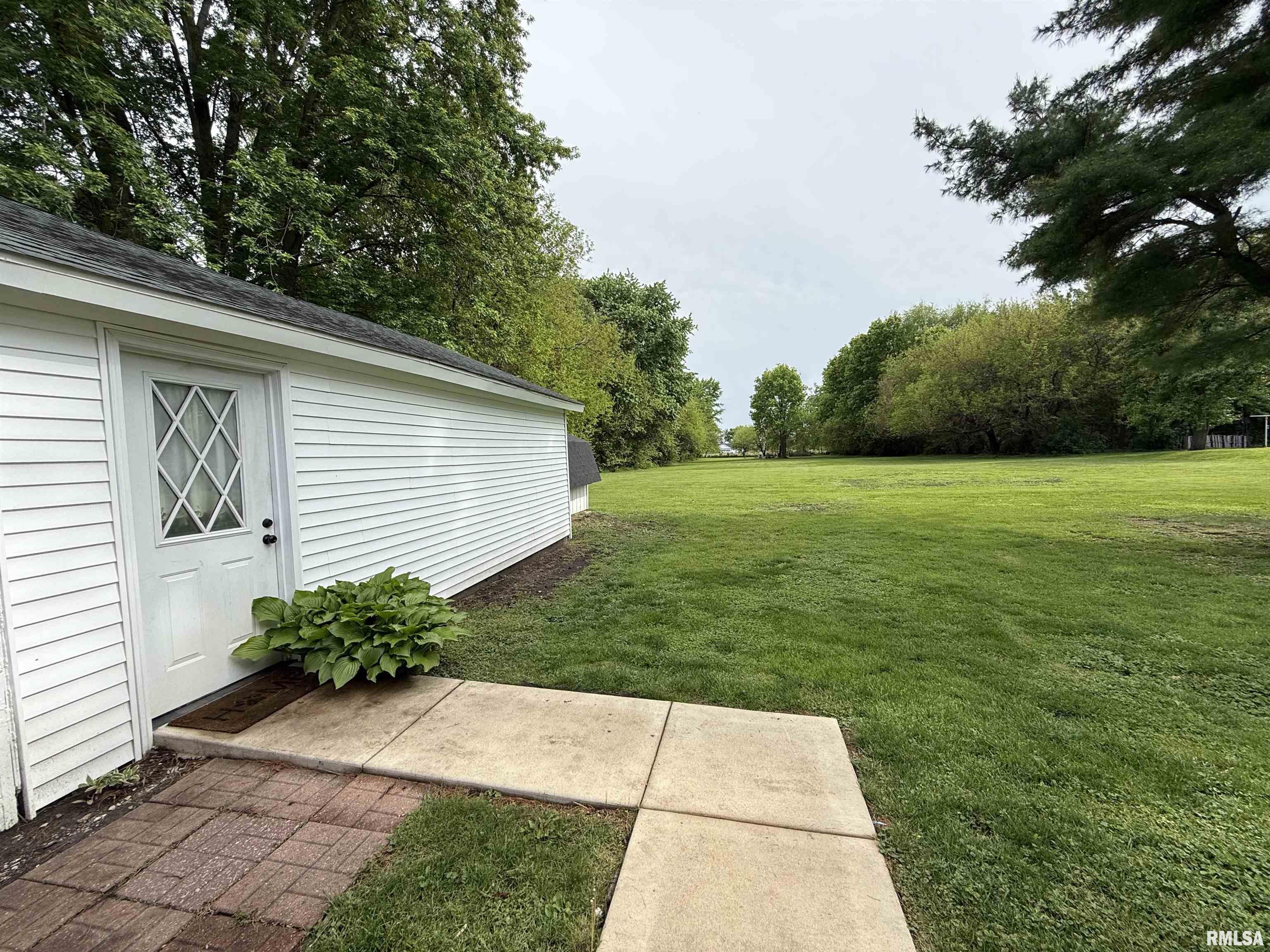 1478 East Chestnut Street Canton, IL 61520 - Photo 8 of 35