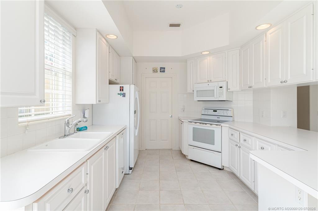 1313 Southwest Balmoral Trace Stuart, FL 34997 - Photo 61 of 70 Current condition - change the counters and you're good to go!