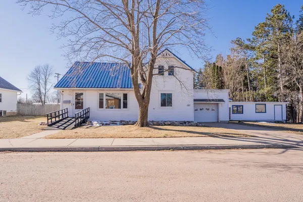 $175,000 | 121 West Oak Street, Stanley, WI 54768