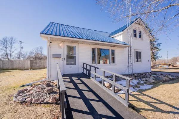 $175,000 | 121 West Oak Street, Stanley, WI 54768