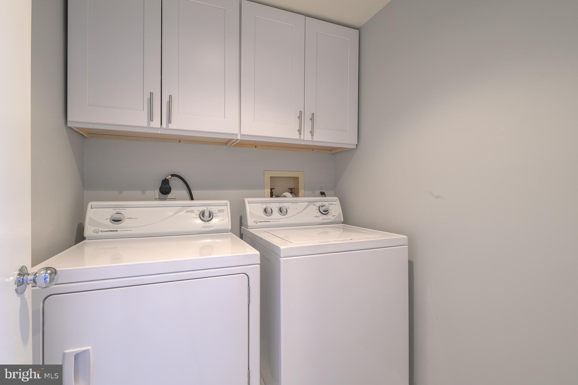 1016 South Wayne Street, Unit 604 Arlington, VA 22204 - Photo 13 of 42 a utility room with dryer and washer