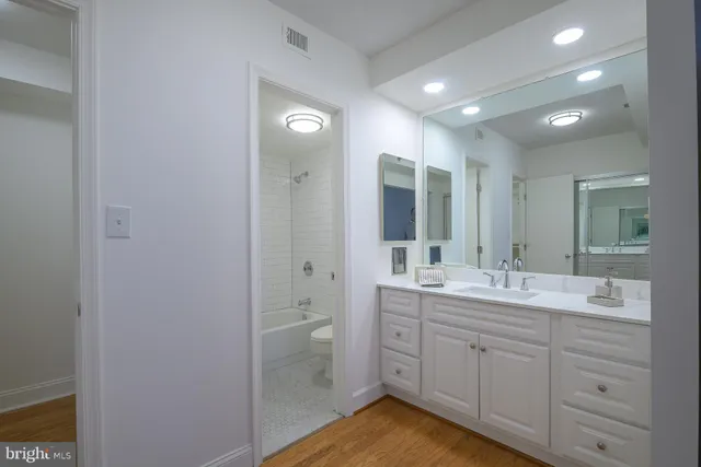 $580,000 | 1016 South Wayne Street, Unit 604, Arlington, VA 22204