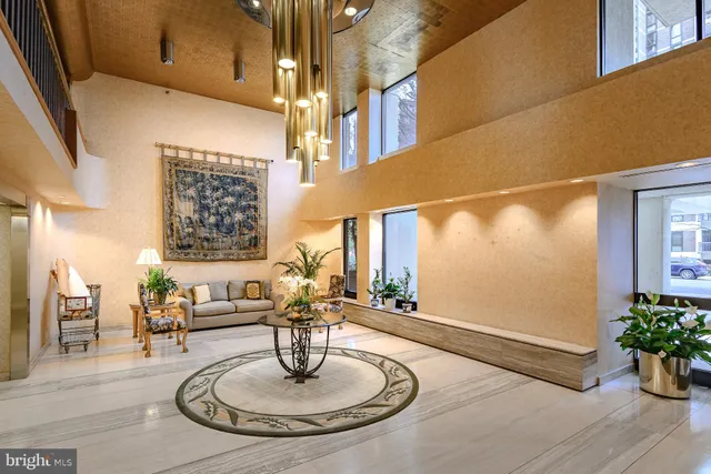 $580,000 | 1016 South Wayne Street, Unit 604, Arlington, VA 22204