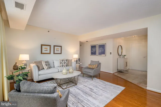 $580,000 | 1016 South Wayne Street, Unit 604, Arlington, VA 22204