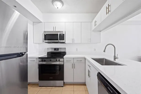 $1,950 | 102 Southwest 6th Avenue, Unit 605, Miami, FL 33130