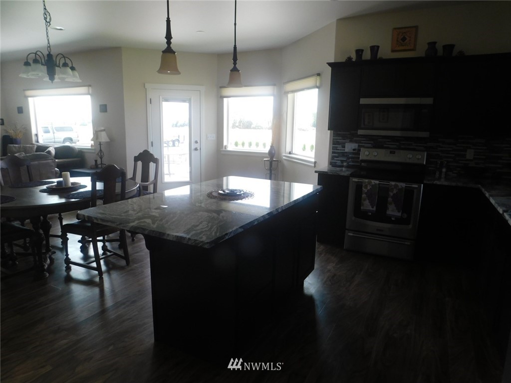 7903 Grove Road Northeast Moses Lake, WA 98837 - Photo 2 of 24 Gallery Image 2