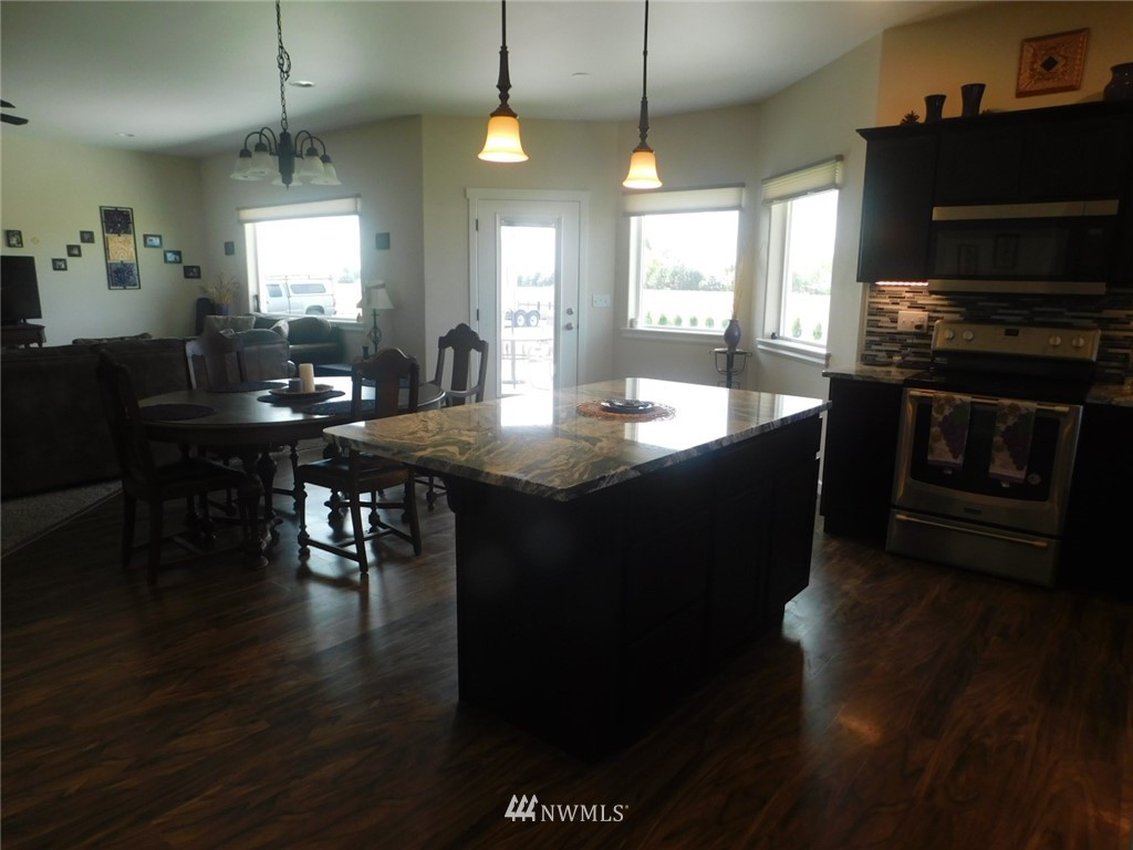 7903 Grove Road Northeast Moses Lake, WA 98837 - Photo 3 of 24 Gallery Image 3