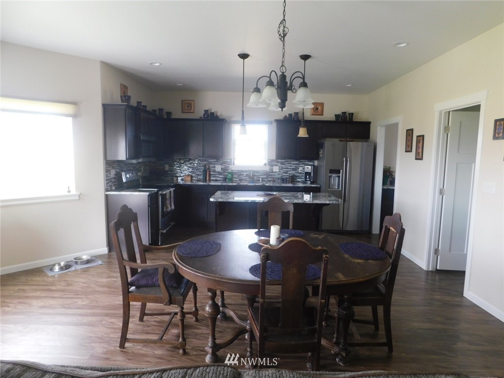 7903 Grove Road Northeast Moses Lake, WA 98837 - Photo 4 of 24 Gallery Image 4