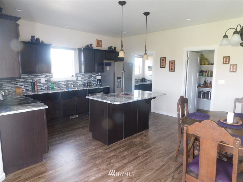 7903 Grove Road Northeast Moses Lake, WA 98837 - Photo 5 of 24 Gallery Image 5
