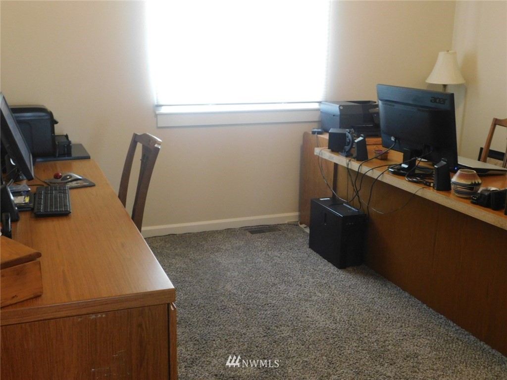 7903 Grove Road Northeast Moses Lake, WA 98837 - Photo 8 of 24 Gallery Image 8