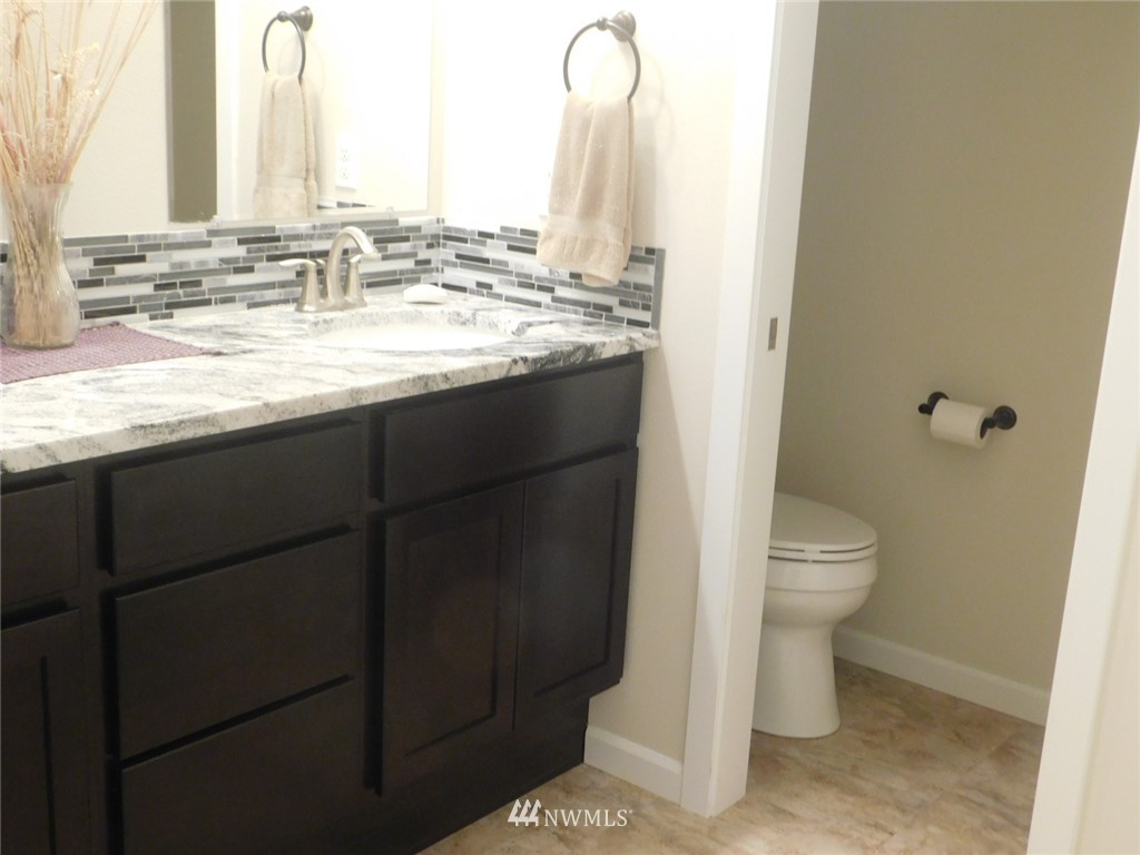 7903 Grove Road Northeast Moses Lake, WA 98837 - Photo 9 of 24 Gallery Image 9