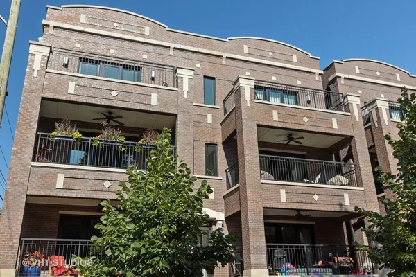 $4,800 | 3946 North Hoyne Avenue, Unit 2S, Chicago, IL 60618