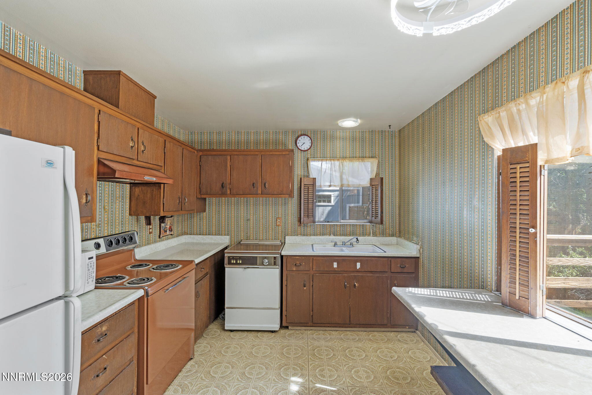 7720 Fowler Avenue Reno, NV 89506 - Photo 9 of 26 14-web-or-mls-DSC00543