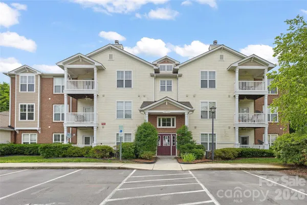 $217,500 | 333 Westbend Drive, Charlotte, NC 28262