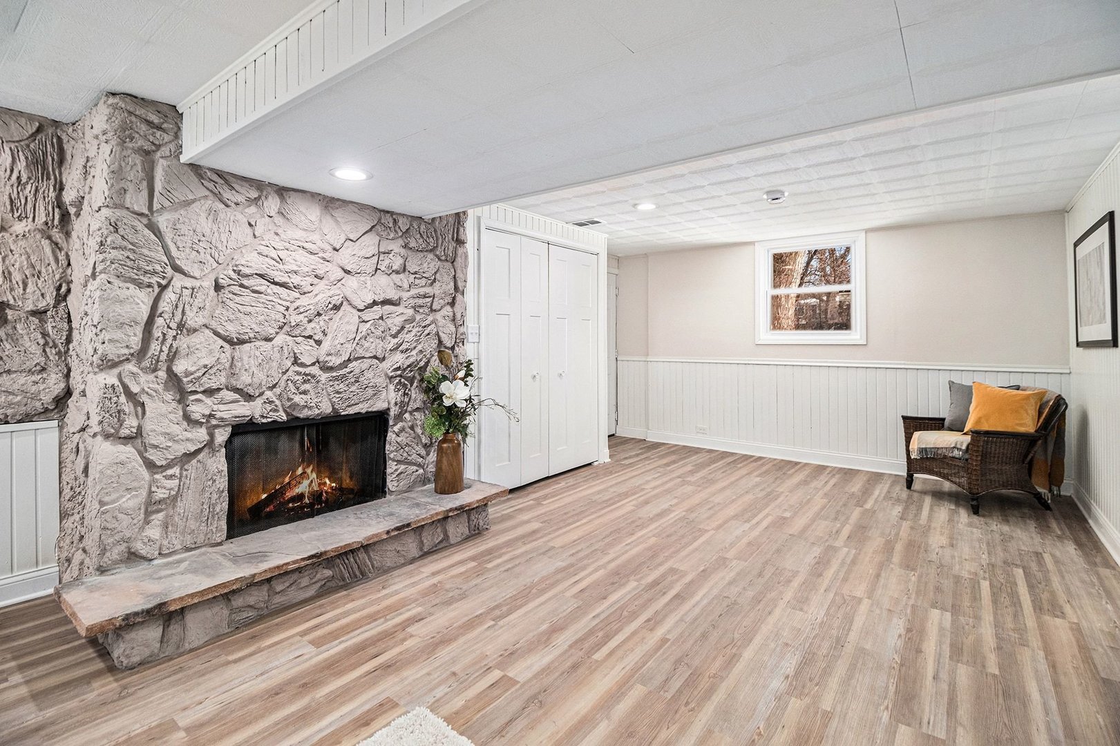 18947 Ridgewood Avenue Lansing, IL 60438 - Photo 9 of 21 a living room with furniture and a fireplace
