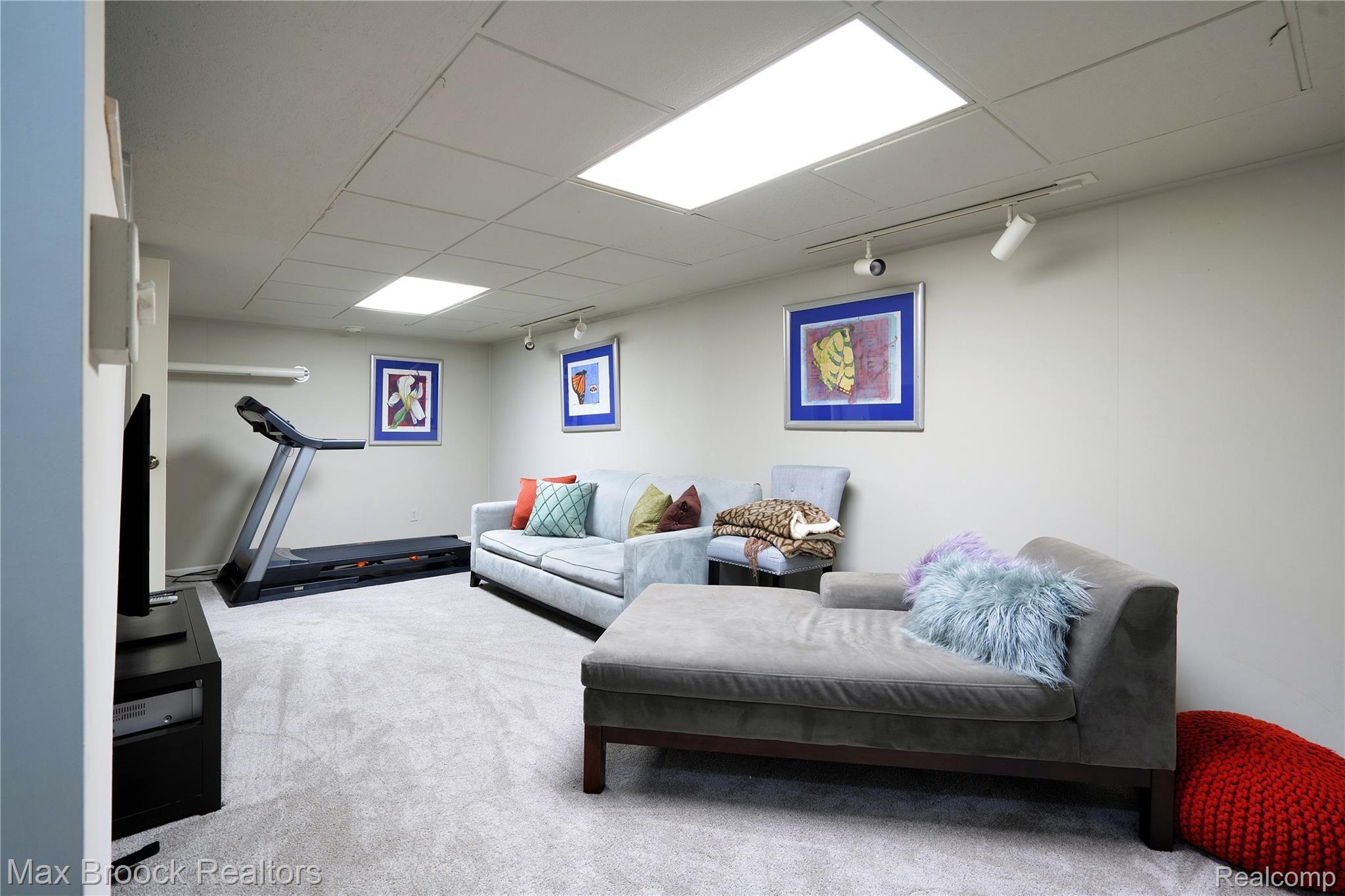 609 South Crooks Road Clawson, MI 48017 - Photo 29 of 33 MLS-24.jpg