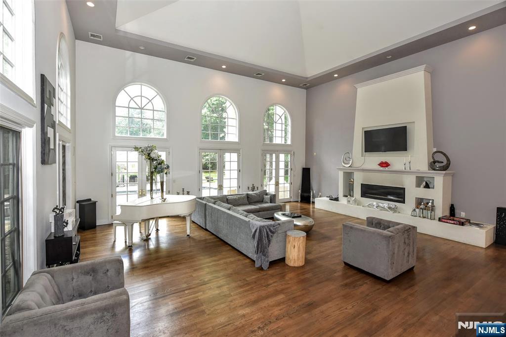24 Wildwood Road Saddle River, NJ 07458 - Photo 8 of 27