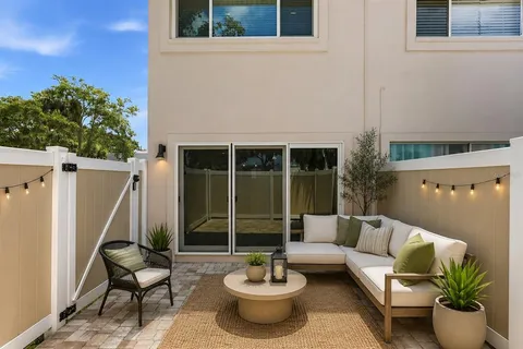 $400,000 | 3120 Beach Boulevard South, Unit 1, Gulfport, FL 33707