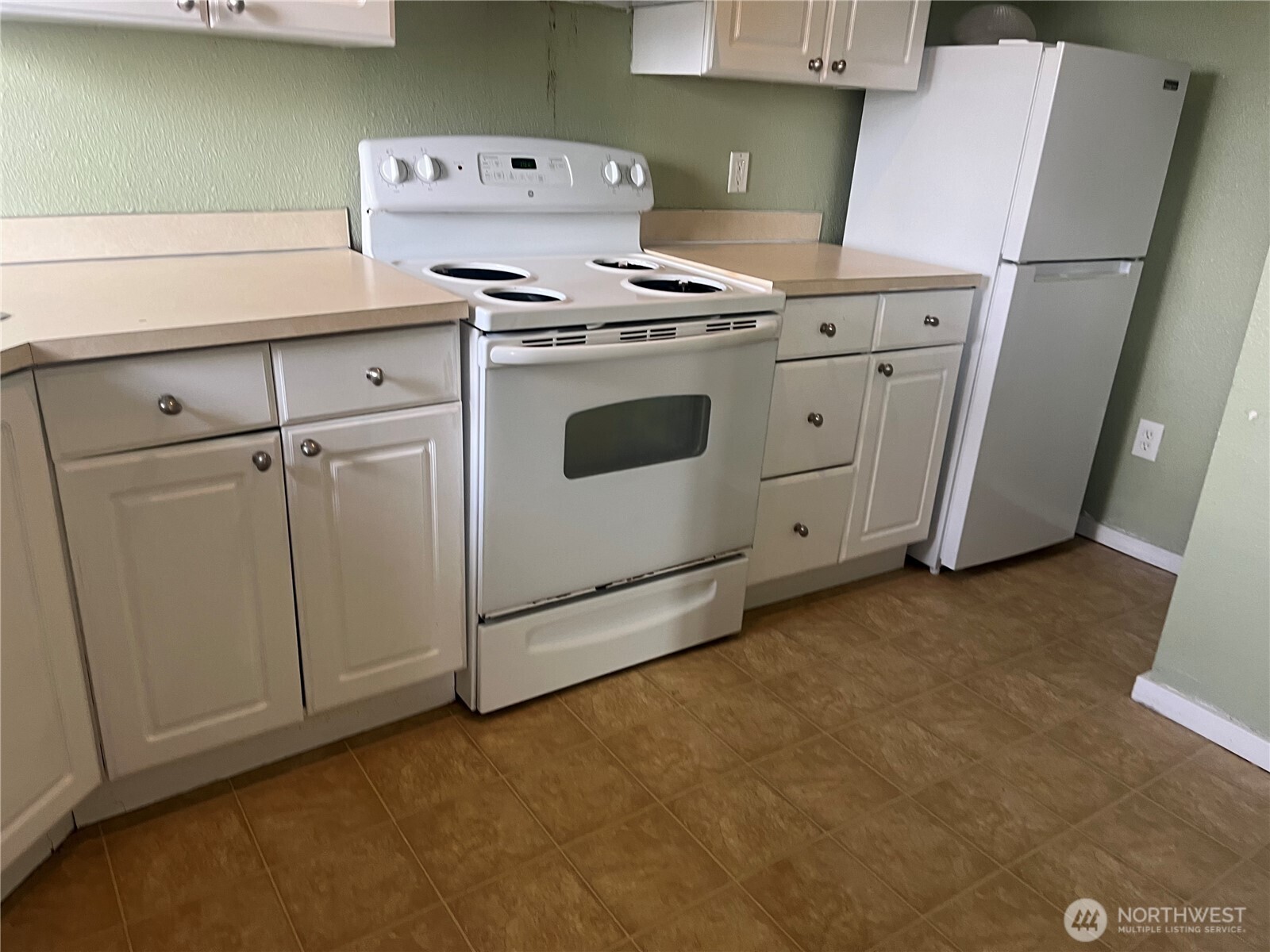 220 West 4th Street Aberdeen, WA 98520 - Photo 12 of 26 a kitchen with cabinets and white stove