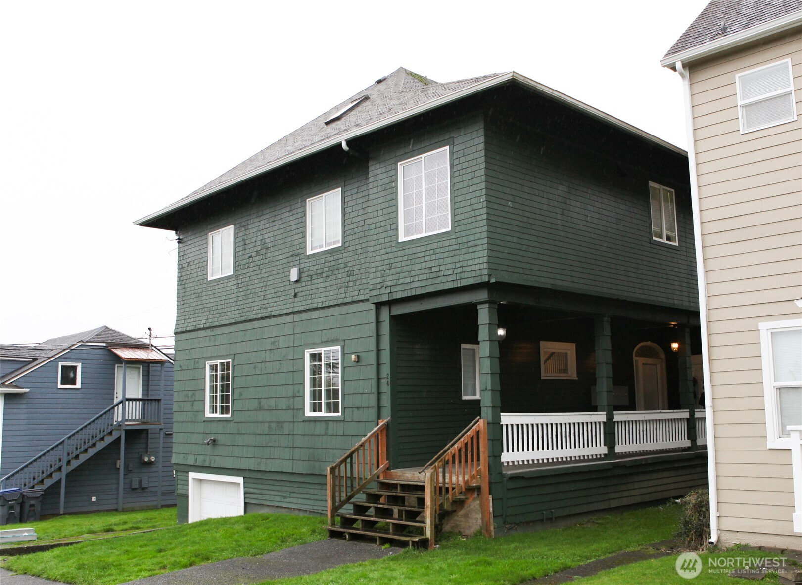 220 West 4th Street Aberdeen, WA 98520 - Photo 3 of 26 a front view of a house with a yard