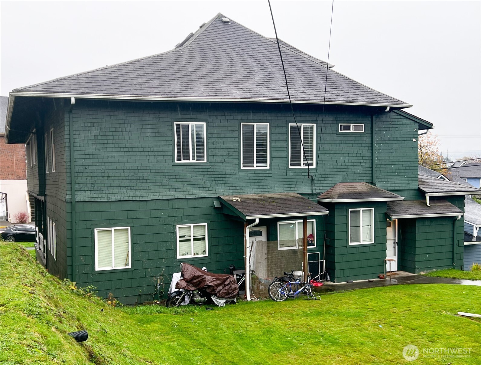 220 West 4th Street Aberdeen, WA 98520 - Photo 5 of 26 a front view of a house with a yard