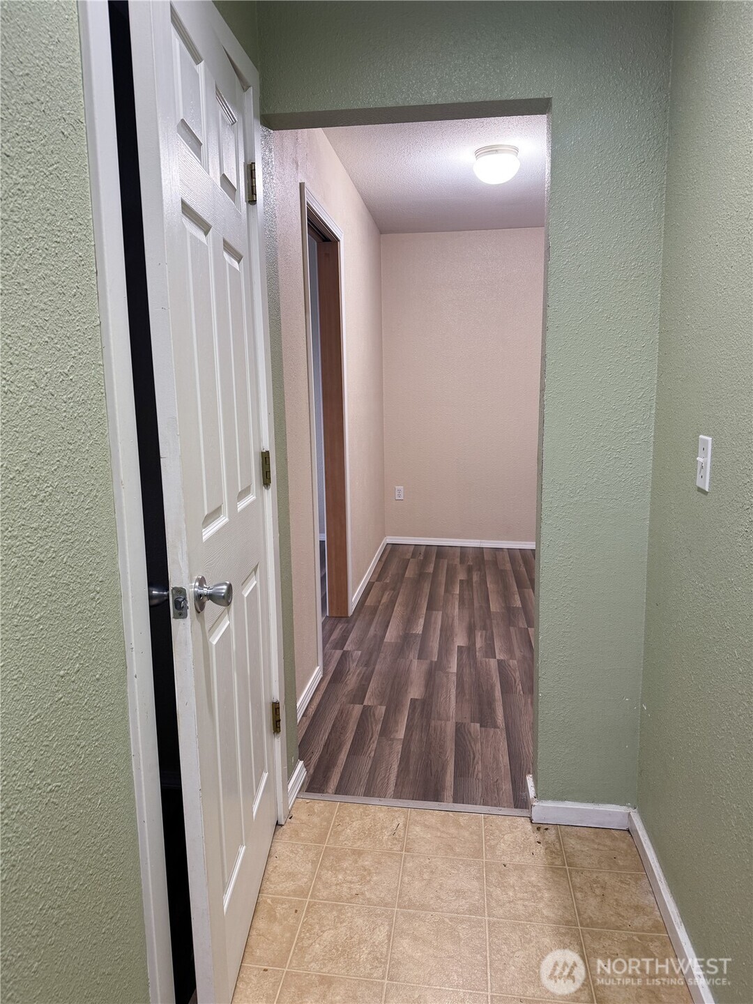 220 West 4th Street Aberdeen, WA 98520 - Photo 8 of 26 wooden floor in a gallery