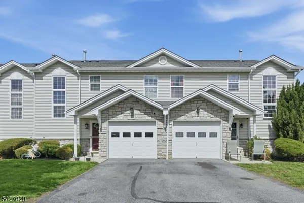$425,000 | 4 Mulberry Lane, Hamburg, NJ 07419