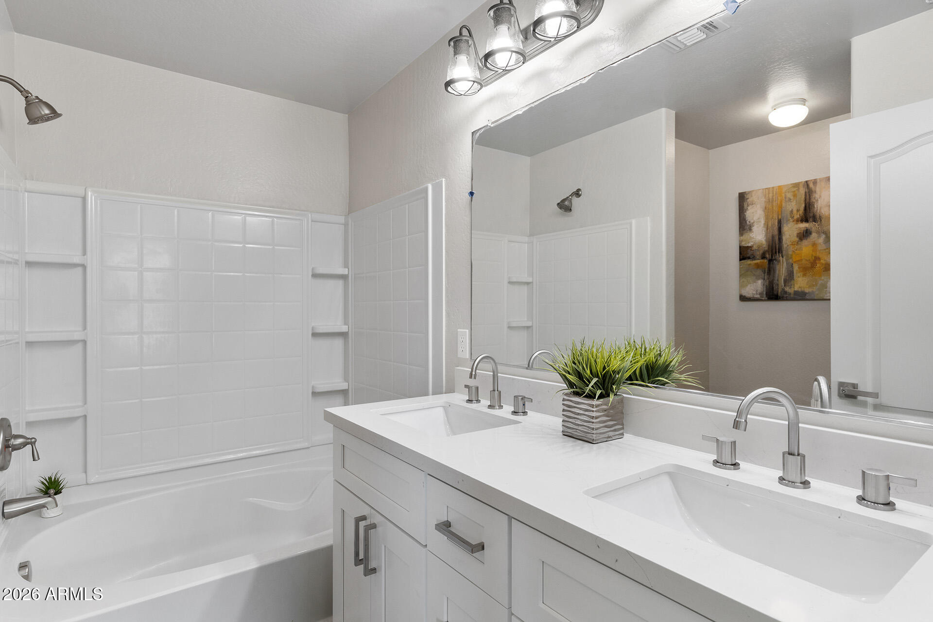 1433 North 80th Lane Phoenix, AZ 85043 - Photo 13 of 21 Primary Ensuite