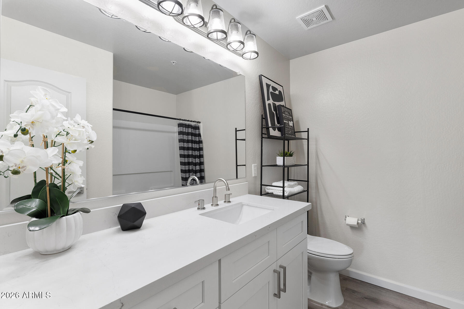 1433 North 80th Lane Phoenix, AZ 85043 - Photo 16 of 21 Full Bath #2