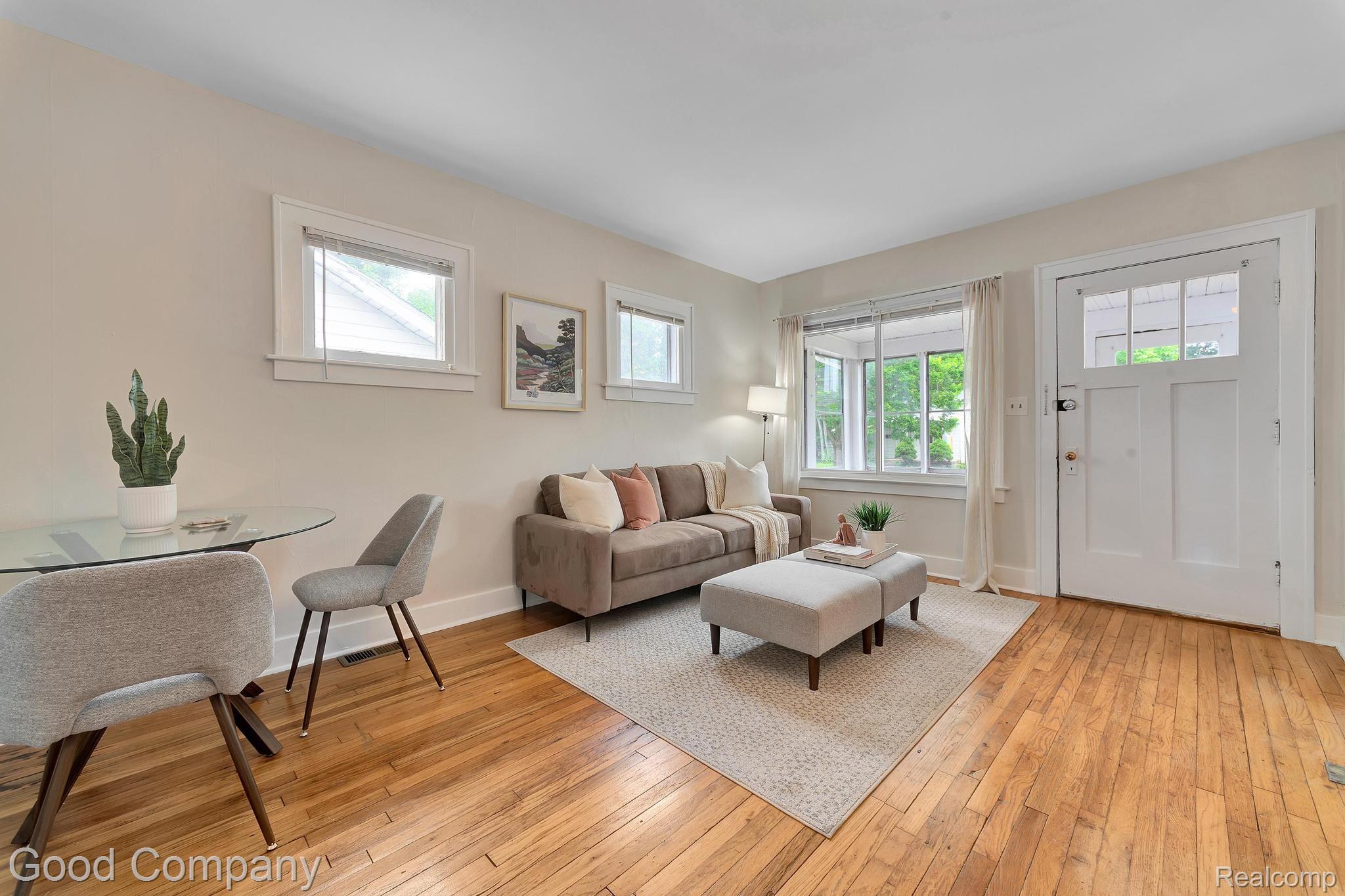 2104 Romeo Street Ferndale, MI 48220 - Photo 7 of 26 Living room