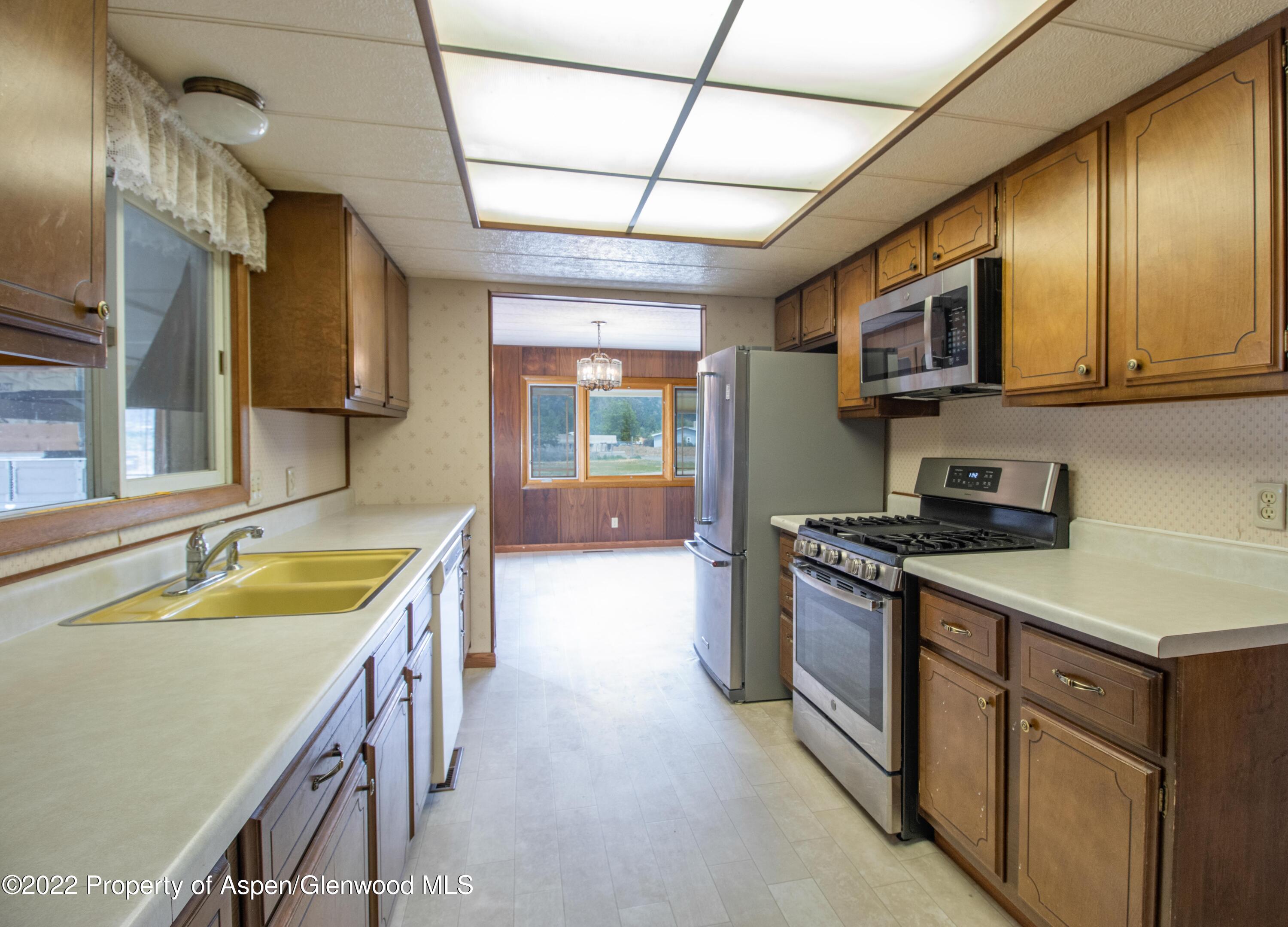 103 Rippy Lane New Castle, CO 81647 - Photo 7 of 16 kitchen