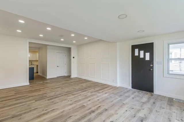 $239,999 | 313 Grand Boulevard, Loves Park, IL 61111