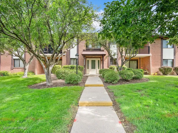 $250,000 | 2228 Wharf Drive, Unit 1406, Woodridge, IL 60517