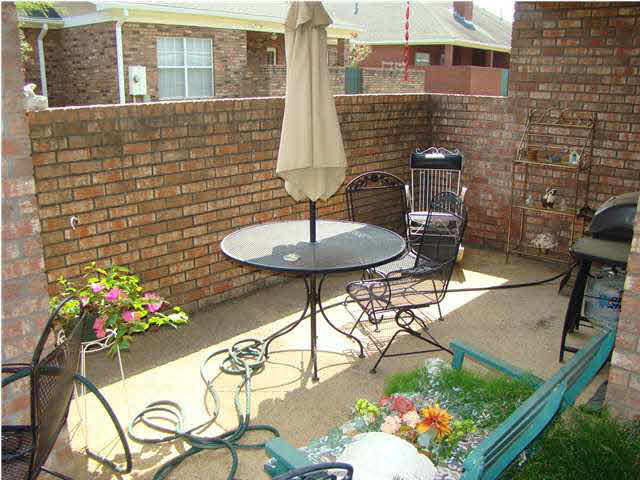 111 Springtree Drive Brandon, MS 39042 - Photo 18 of 19 Relaxing Private Back Patio