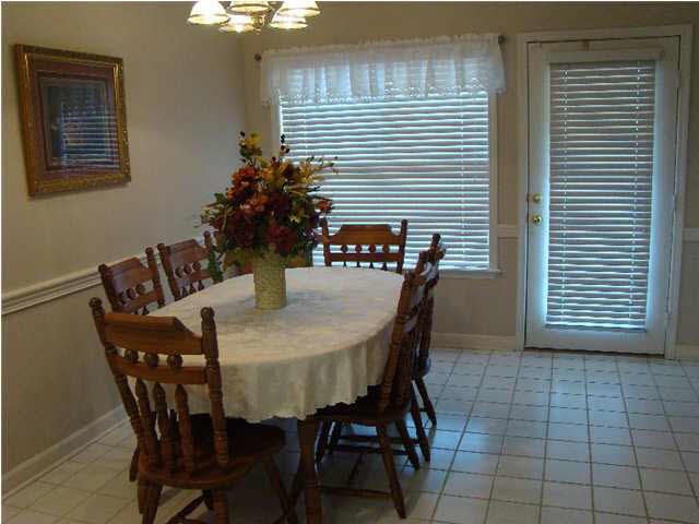 111 Springtree Drive Brandon, MS 39042 - Photo 6 of 19 Dining Area