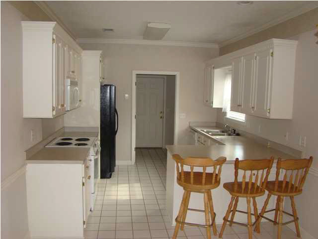 111 Springtree Drive Brandon, MS 39042 - Photo 7 of 19 Spacious Kitchen with Breakfast bar
