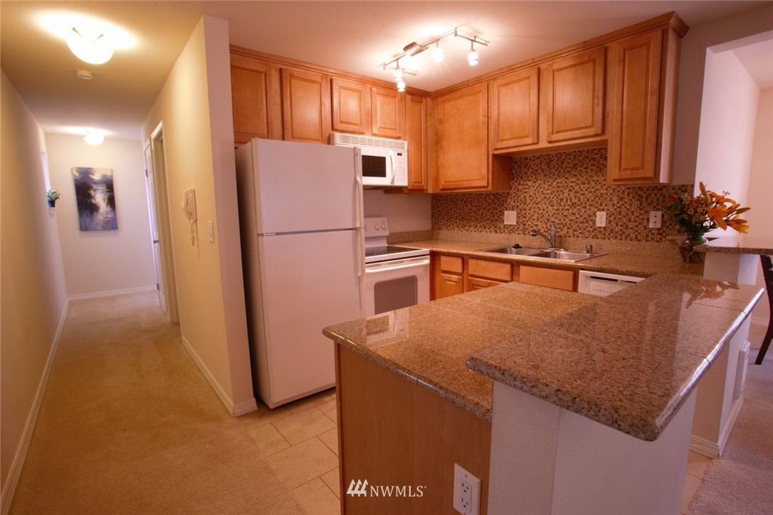 20320 Bothell Everett Highway, Unit D201 Bothell, WA 98012 - Photo 5 of 18