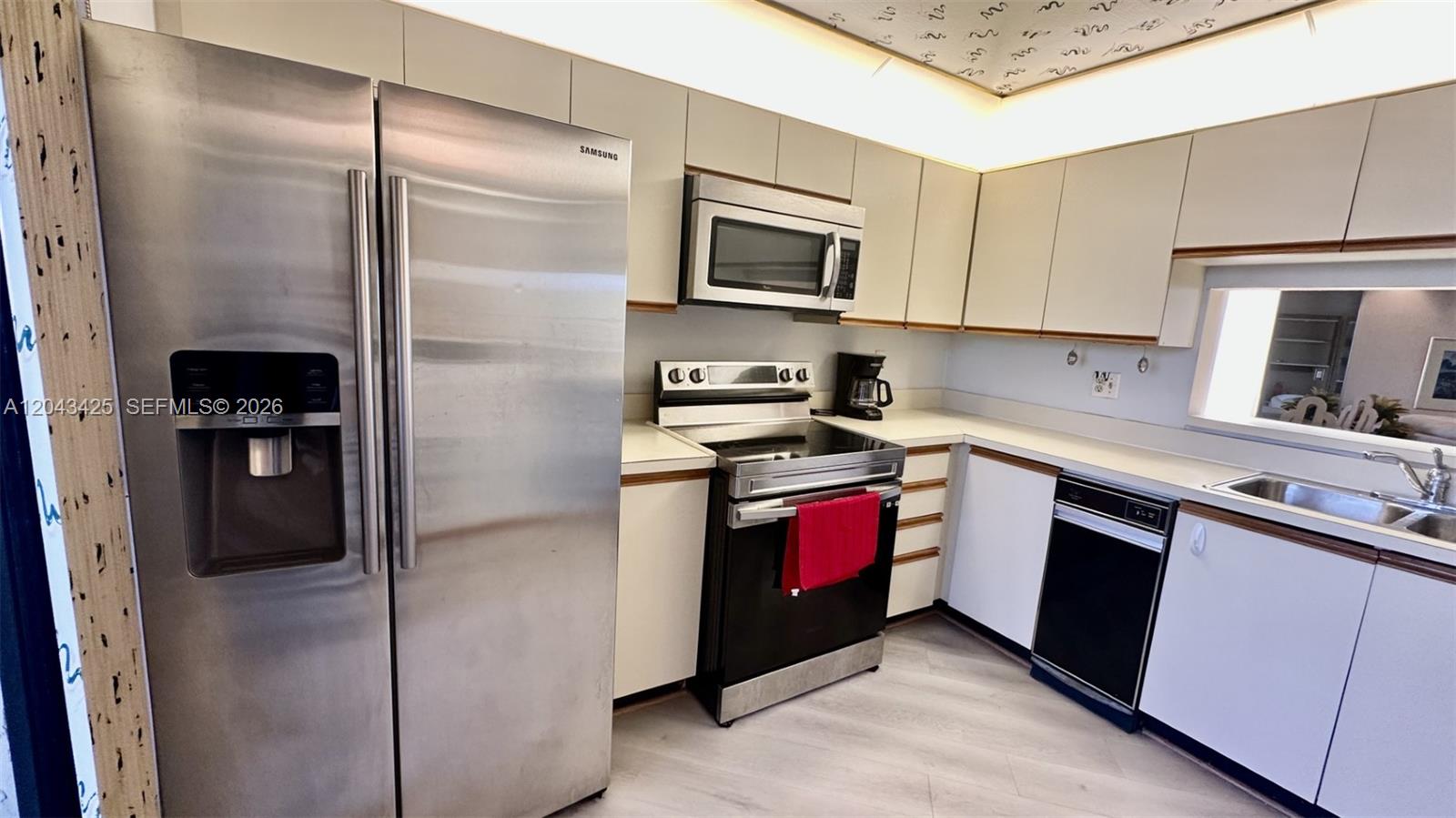 7472 La Paz Boulevard, Unit 301 Boca Raton, FL 33433 - Photo 8 of 35
