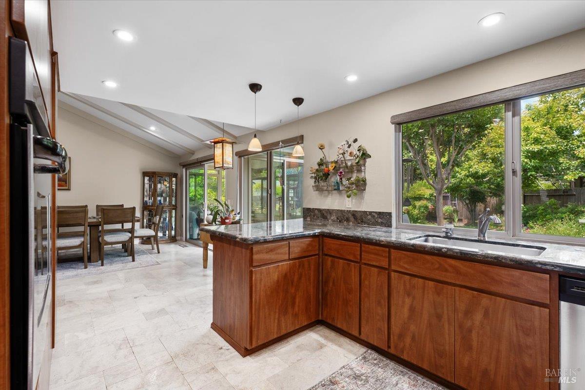 6505 Stonecroft Terrace Santa Rosa, CA 95409 - Photo 15 of 59