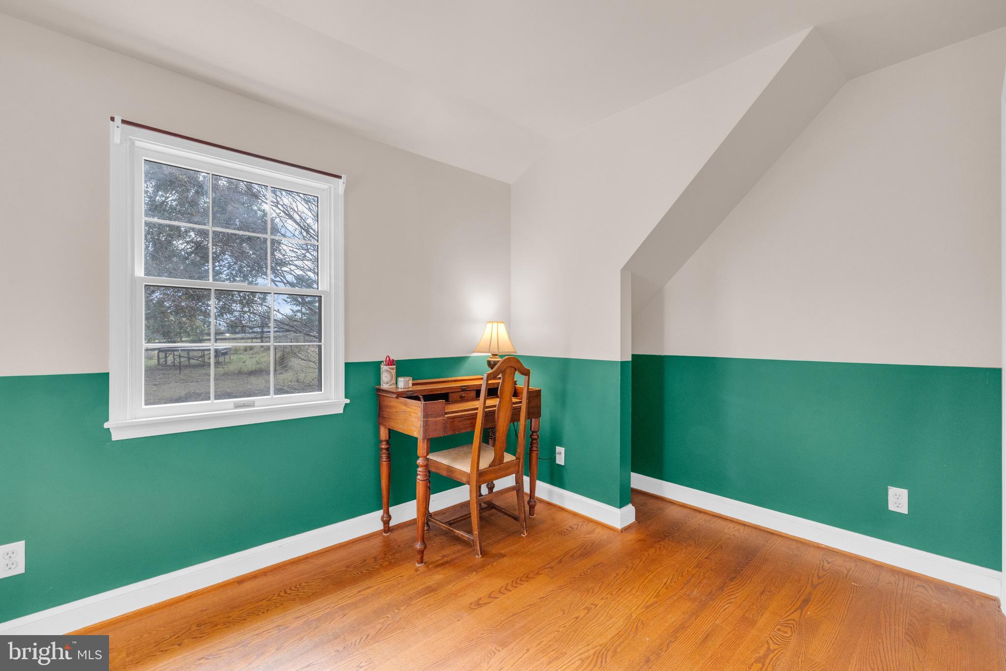 8729 Green Road Warrenton, VA 20187 - Photo 30 of 42 a room with furniture and a window