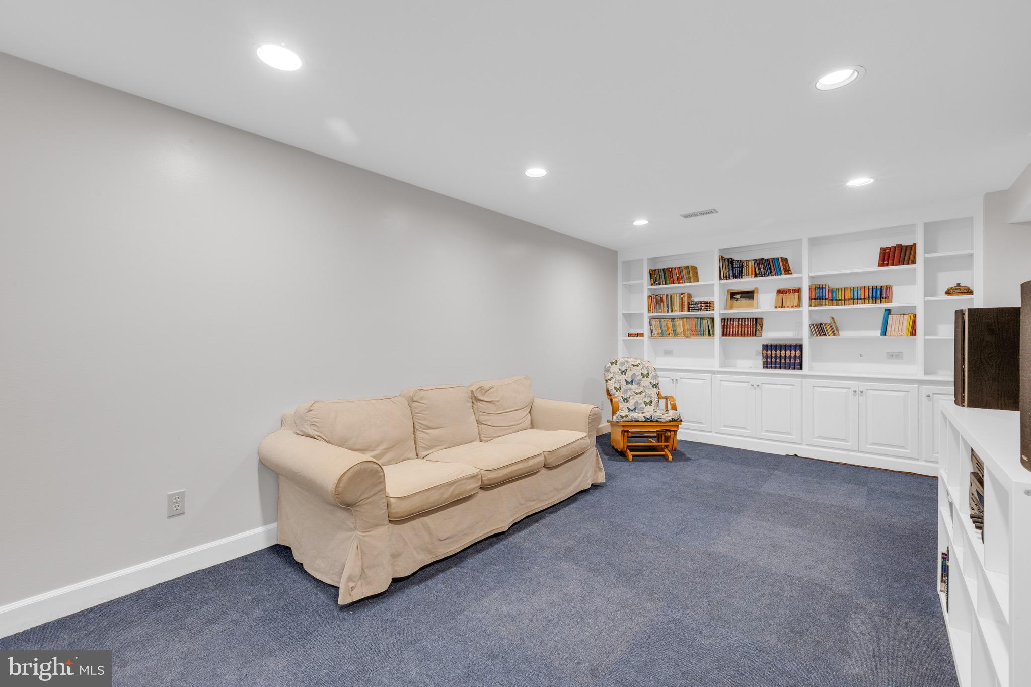 8729 Green Road Warrenton, VA 20187 - Photo 36 of 42 a living room with furniture and a flat screen tv