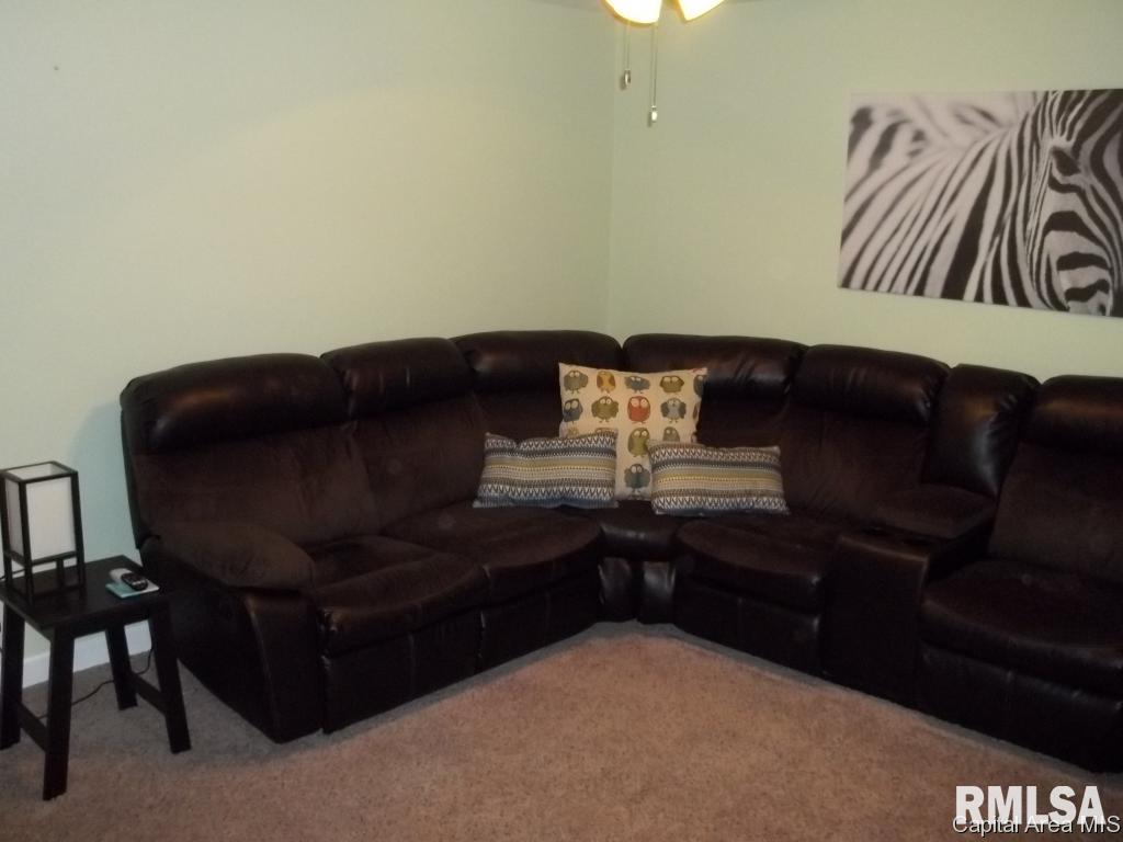 2513 Sutherland Road Springfield, IL 62702 - Photo 3 of 22