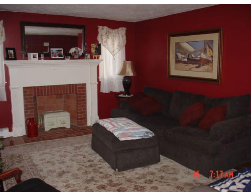 18 Merriam Way Upton, MA 01568 - Photo 3 of 9 Gallery Image 3