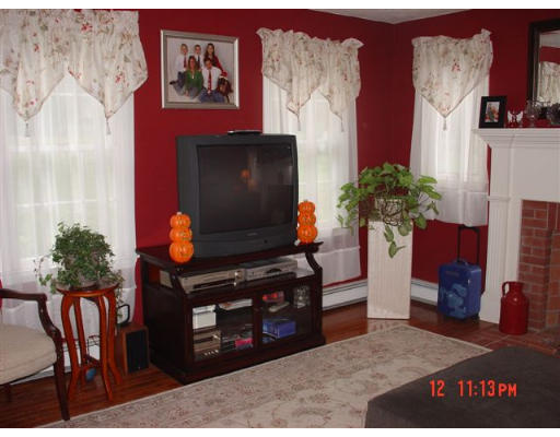 18 Merriam Way Upton, MA 01568 - Photo 4 of 9 Gallery Image 4