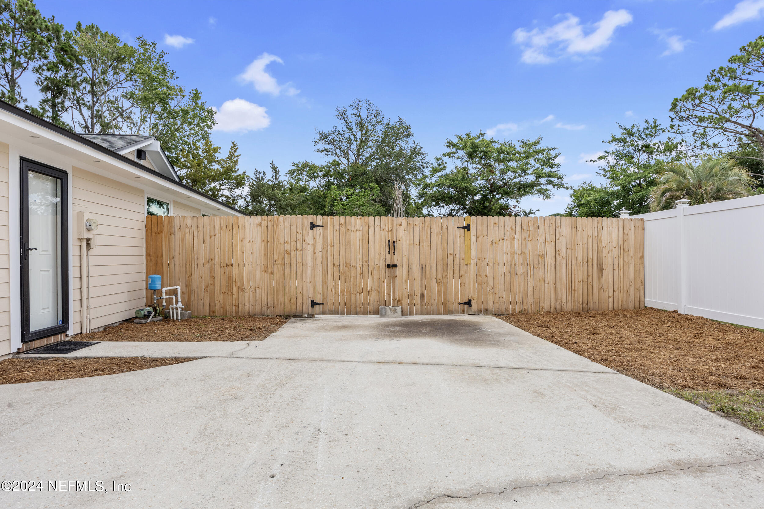 2551 Summer Tree Road East Jacksonville, FL 32246 - Photo 38 of 45 Driveway / Extra Parking
