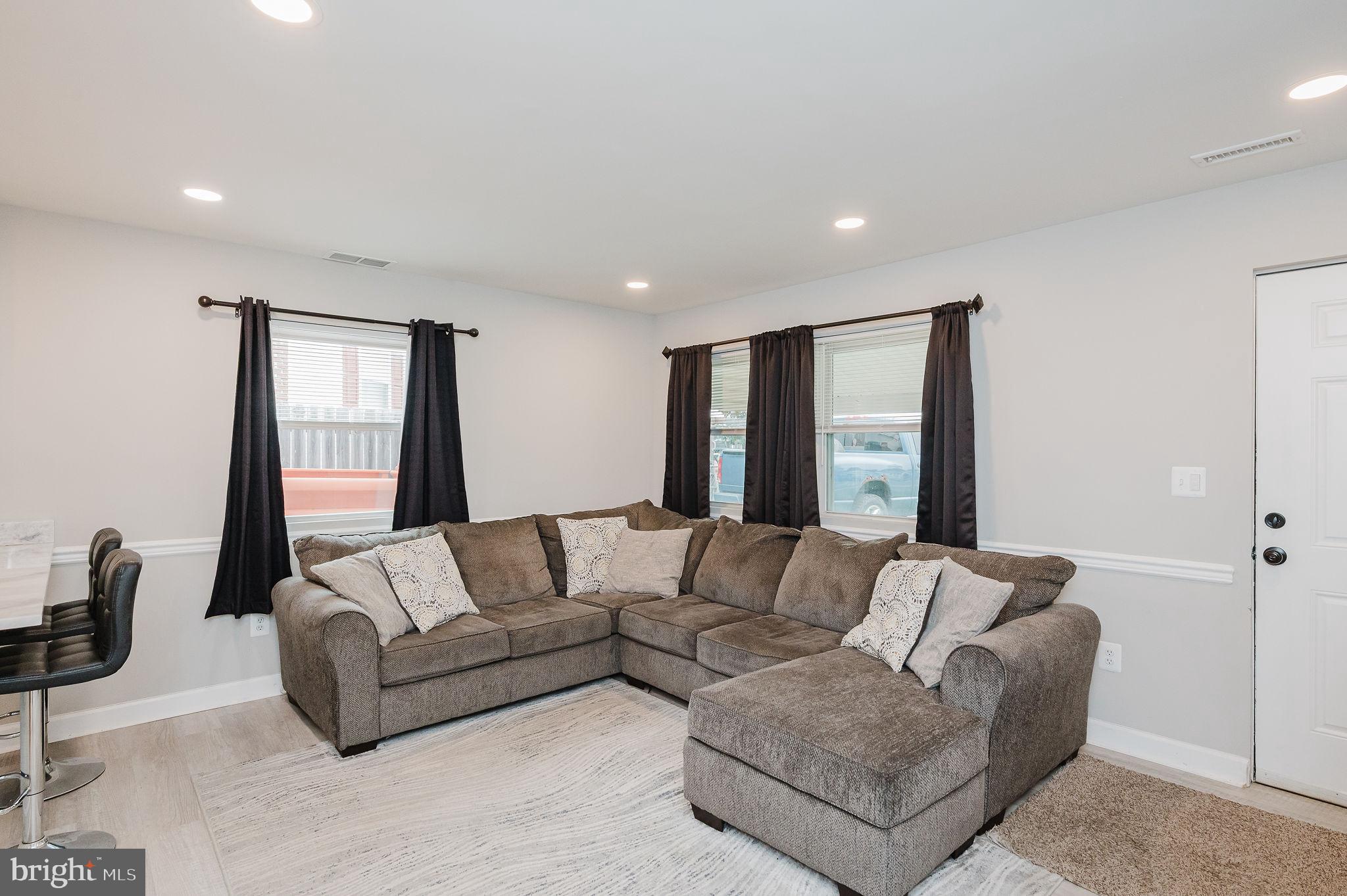 4 Right Aileron Baltimore, MD 21220 - Photo 5 of 30 a living room with furniture and a large window