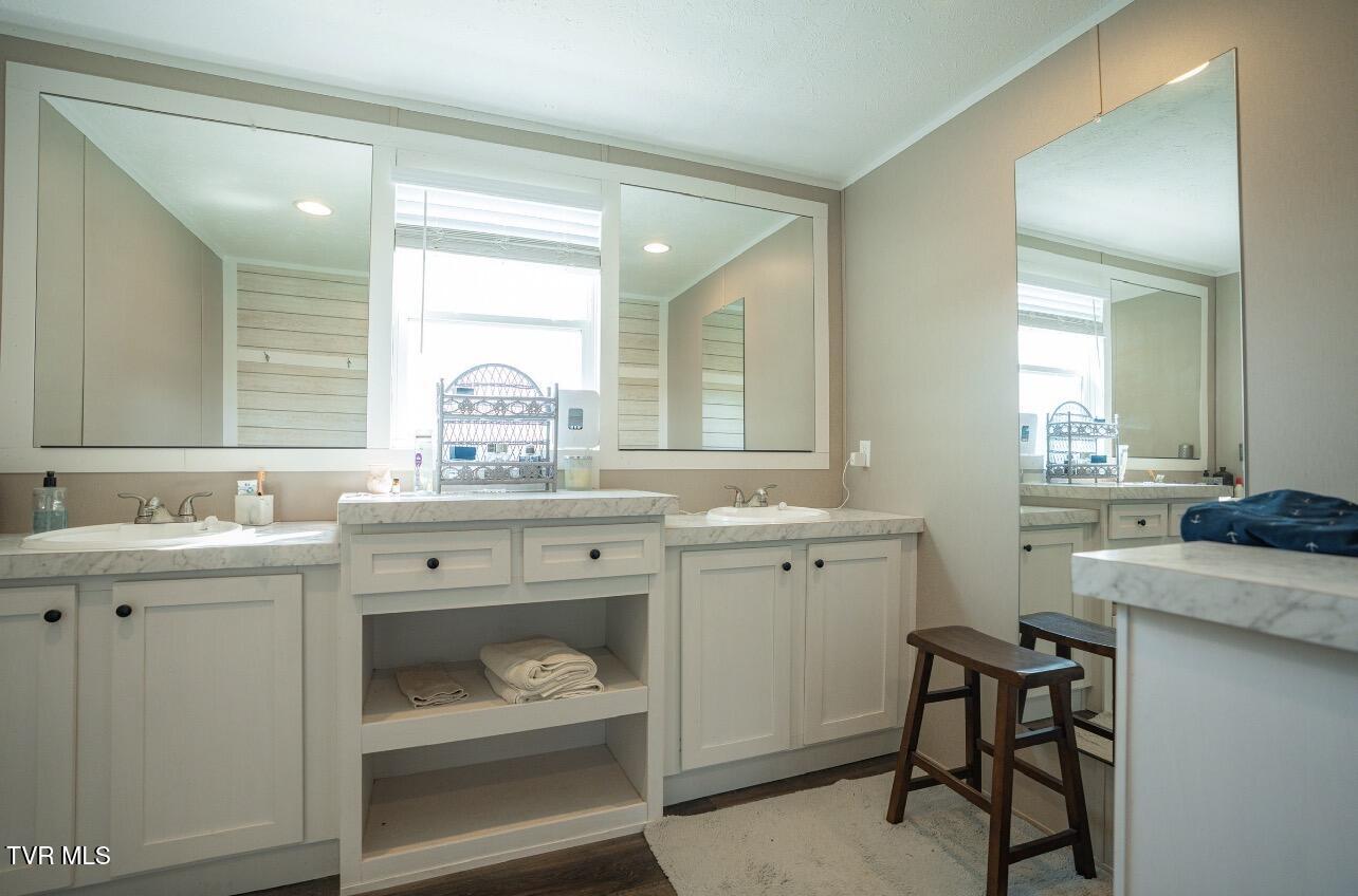 290 Smith Hollow Road Greeneville, TN 37743 - Photo 9 of 25 Bathroom