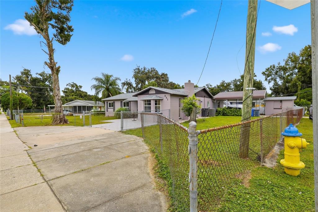 201 East Wheeler Road Seffner, FL 33584 - Photo 6 of 39 Gallery Image 6